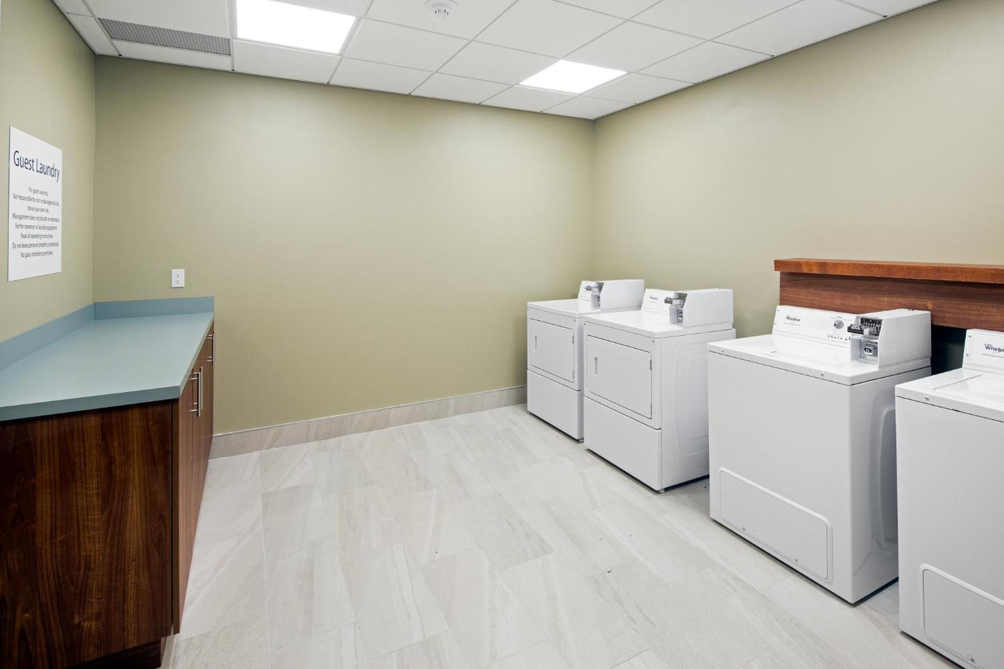 Holiday Inn Express & Suites Terrace By Ihg Exterior foto