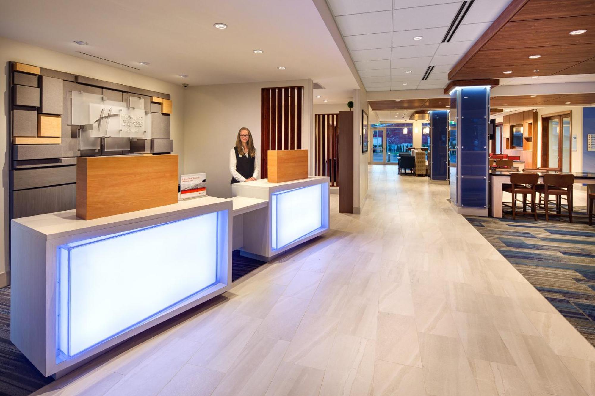 Holiday Inn Express & Suites Terrace By Ihg Exterior foto