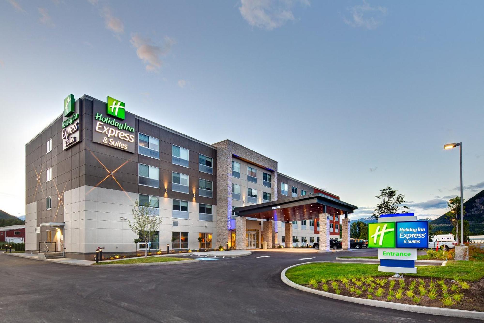 Holiday Inn Express & Suites Terrace By Ihg Exterior foto