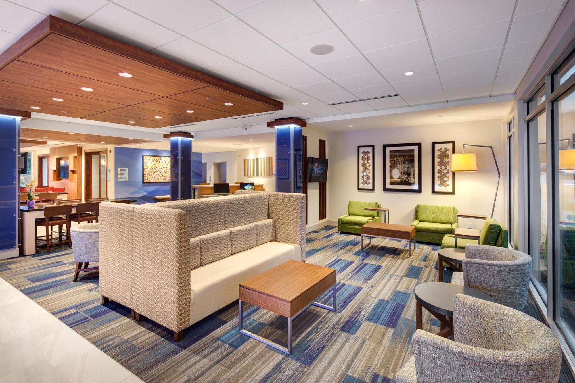 Holiday Inn Express & Suites Terrace By Ihg Exterior foto